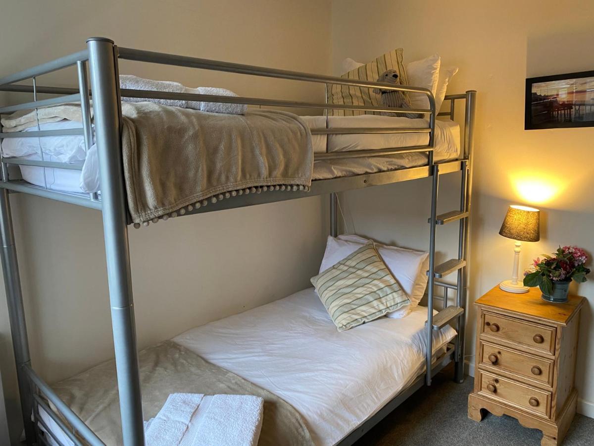 Trafalgar, Lovely Ground Floor Flat With Outside Patio Garden, Minutes Walk To Seafront سيفيو المظهر الخارجي الصورة