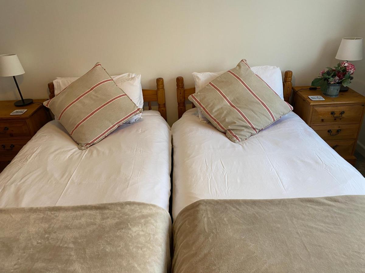 Trafalgar, Lovely Ground Floor Flat With Outside Patio Garden, Minutes Walk To Seafront سيفيو المظهر الخارجي الصورة