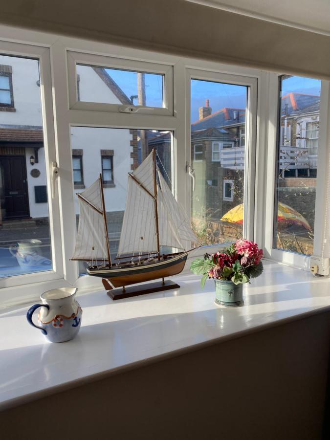 Trafalgar, Lovely Ground Floor Flat With Outside Patio Garden, Minutes Walk To Seafront سيفيو المظهر الخارجي الصورة